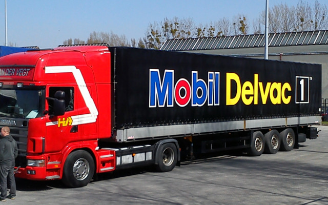 Reklama Mobil na samochodach ciężarowych
