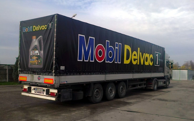 Reklama Mobil na samochodach ciężarowych